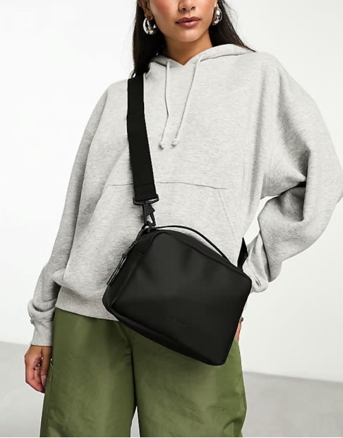14100 unisex box bag in black