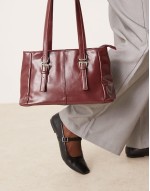 shoulder tote bag in burgundy patent
