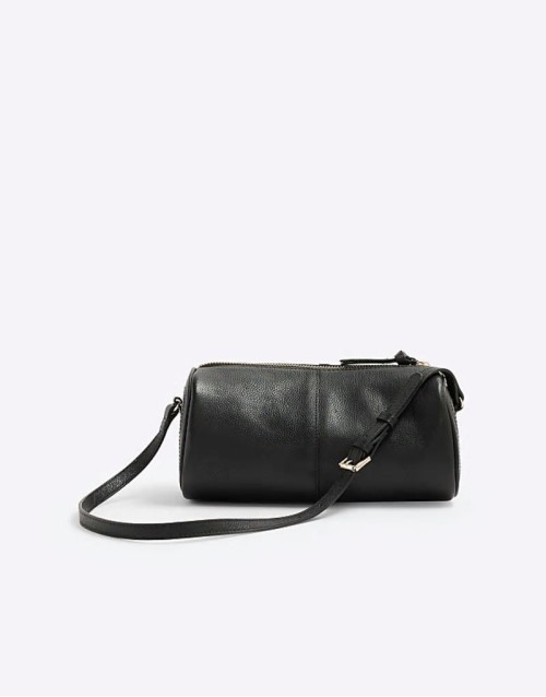 leather shoulder bag in black