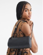 leather shoulder bag in black