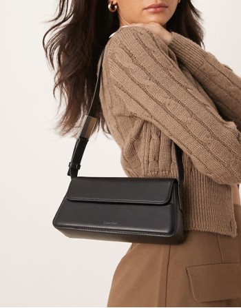 Comfortable small shoulder bag in black