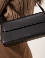 Comfortable small shoulder bag in black
