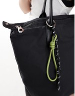 tote bag carabiner in black